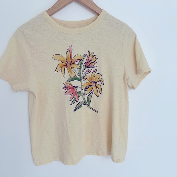 Pick any 3 for $10 🌸 Floral Embroidered Cream T-Shirt - Picture 1 of 4